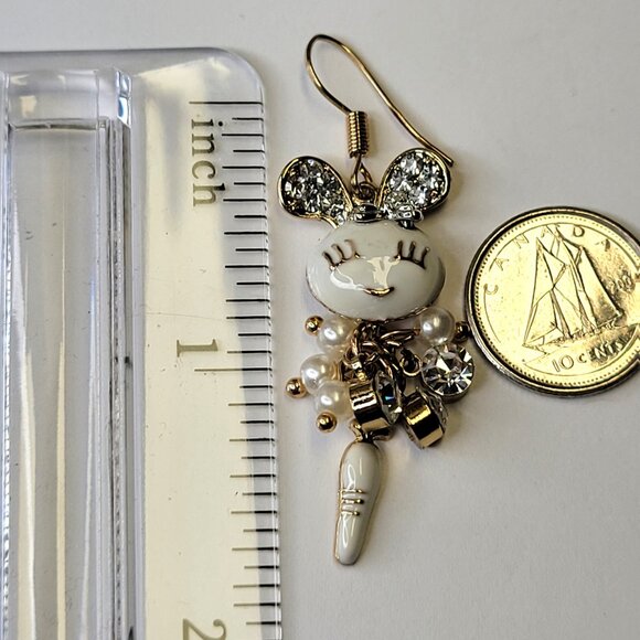 Crystal Cat Earrings White and Gold Enamelled Kitty Earrings - Picture 3 of 7